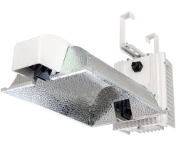 Core 2.0 DE Non-Dimmable Enclosed Lighting System